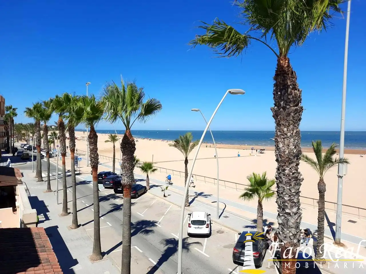 Vista exterior de Casa adosada de lloguer en Sanlúcar de Barrameda amb Jardí privat i Moblat