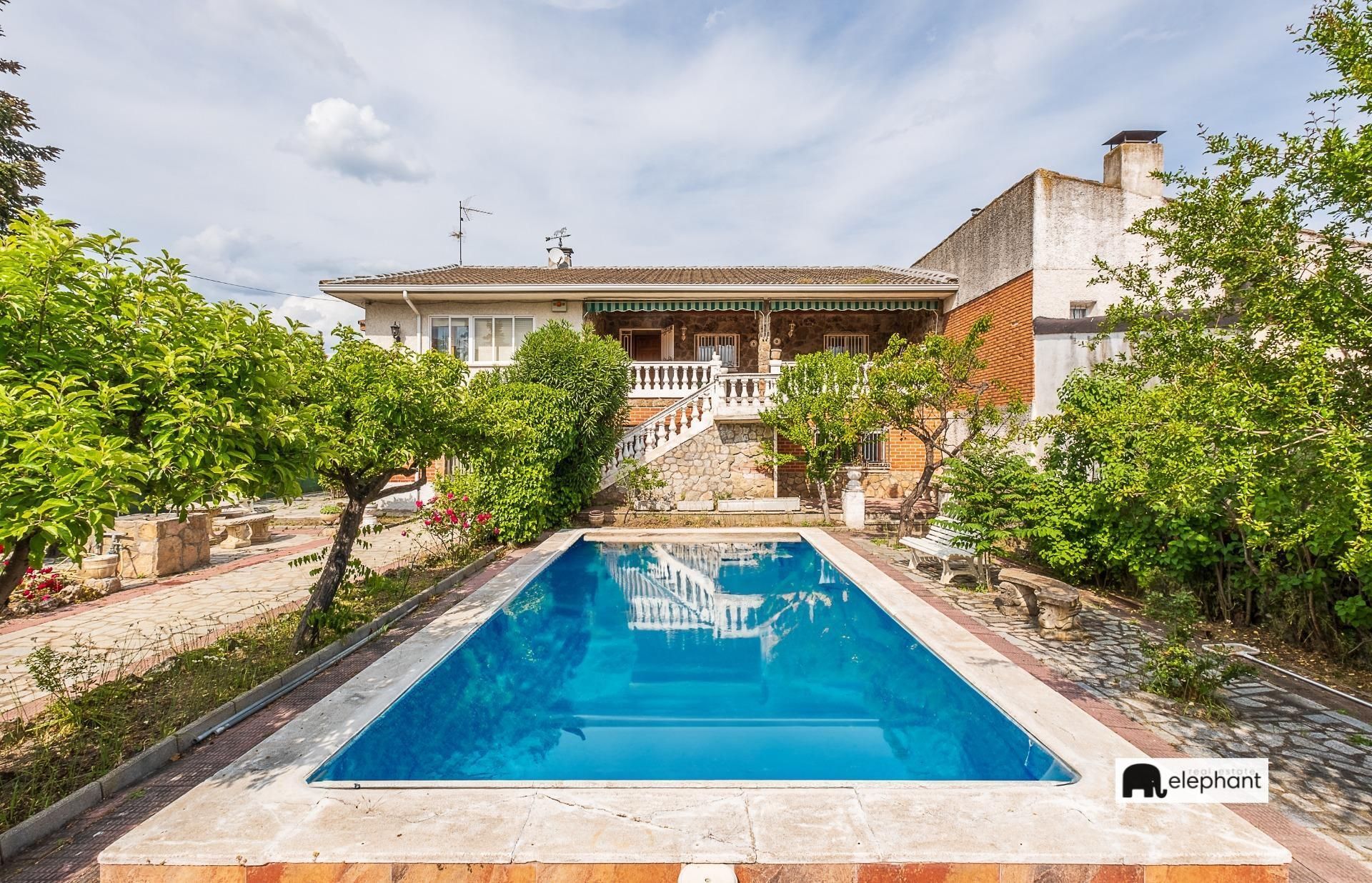 Piscina de Casa o xalet en venda en Collado Villalba amb Calefacció, Jardí privat i Terrassa