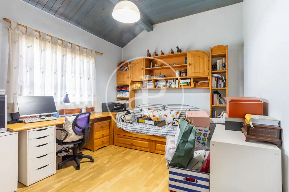 Habitación de Casa o chalet en venta en Paterna con Aire acondicionado, Calefacción y Jardín privado