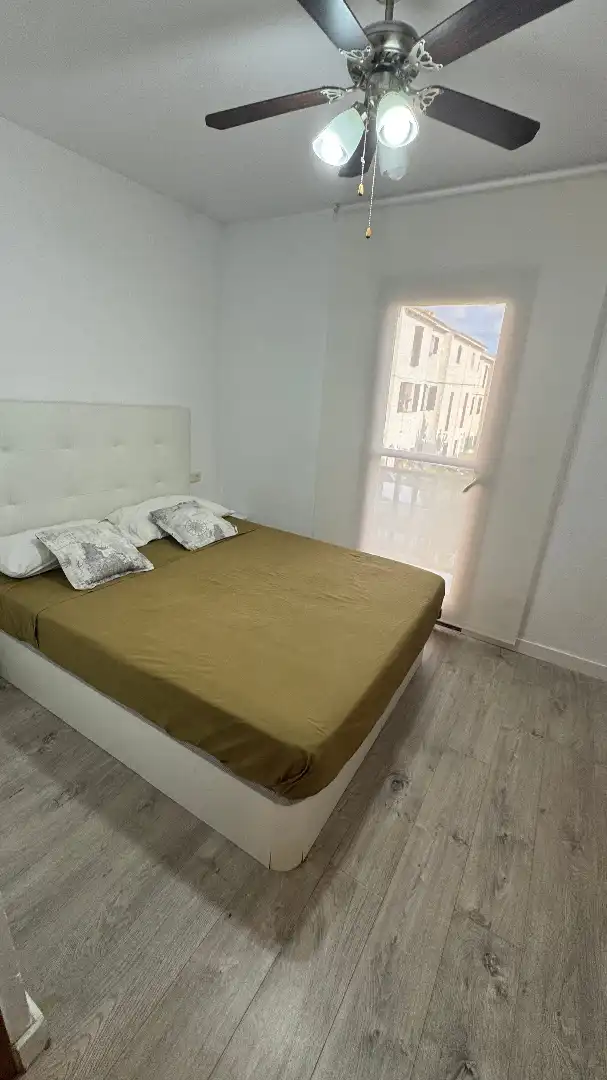 Schlafzimmer von Einfamilien-Reihenhaus zum Verkauf in Torredembarra mit Klimaanlage, Heizung und Privatgarten