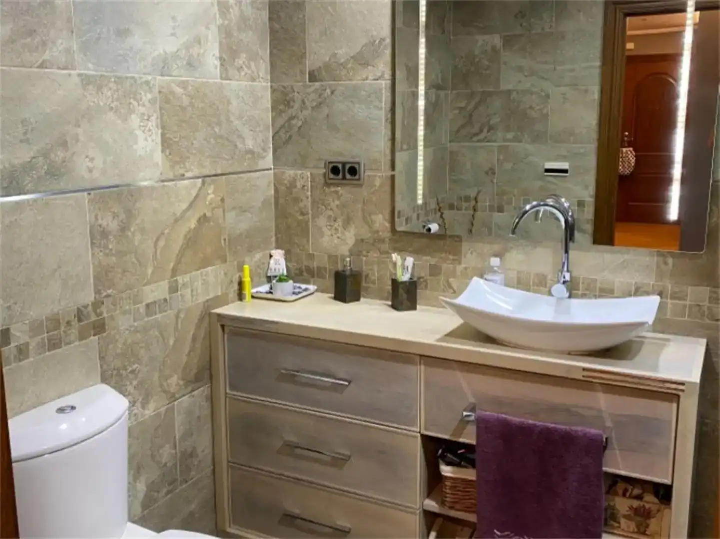 Badezimmer von Wohnung zum Verkauf in Almazán mit Klimaanlage und Balkon