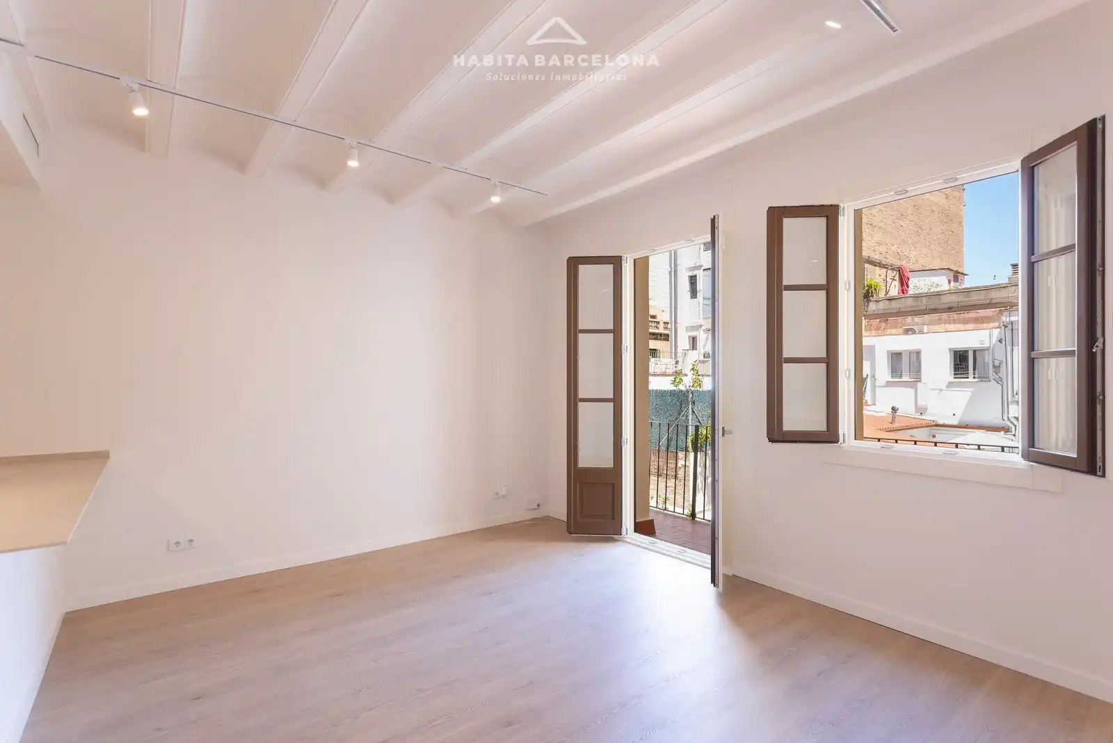 Flat for sale in Barcelona  with Air Conditioner, Heating and Parquet flooring