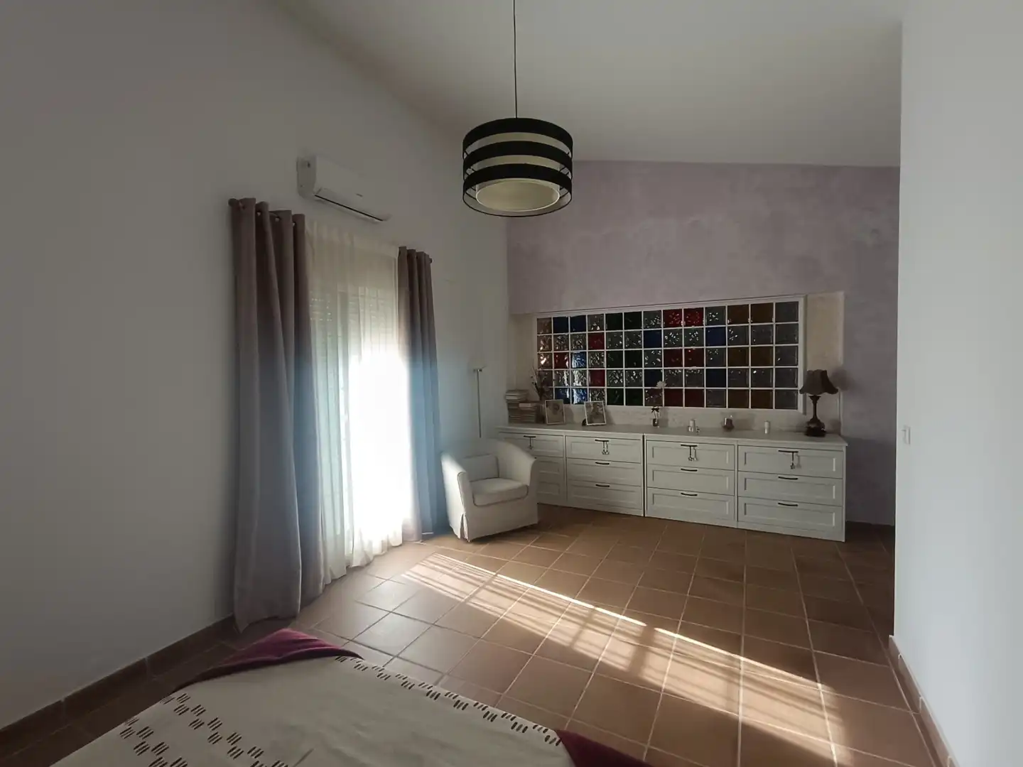 Sala d'estar de Casa o xalet en venda en Alcalá de Guadaira amb Aire condicionat, Calefacció i Jardí privat