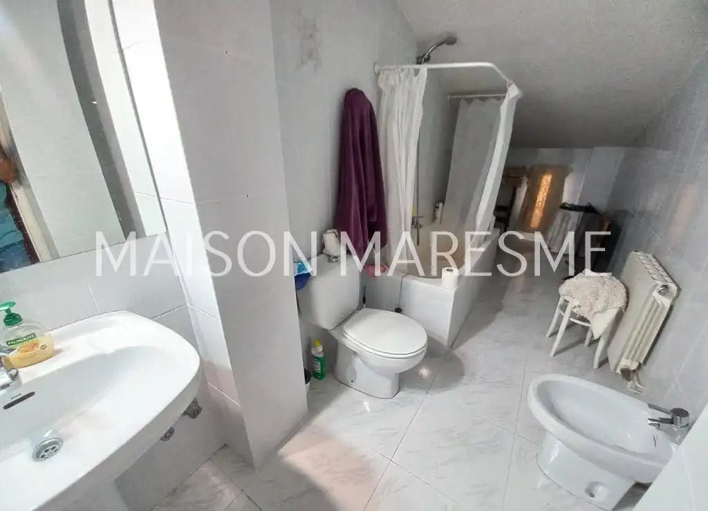 Baño de Ático en venta en Canet de Mar con Calefacción, Terraza y Balcón