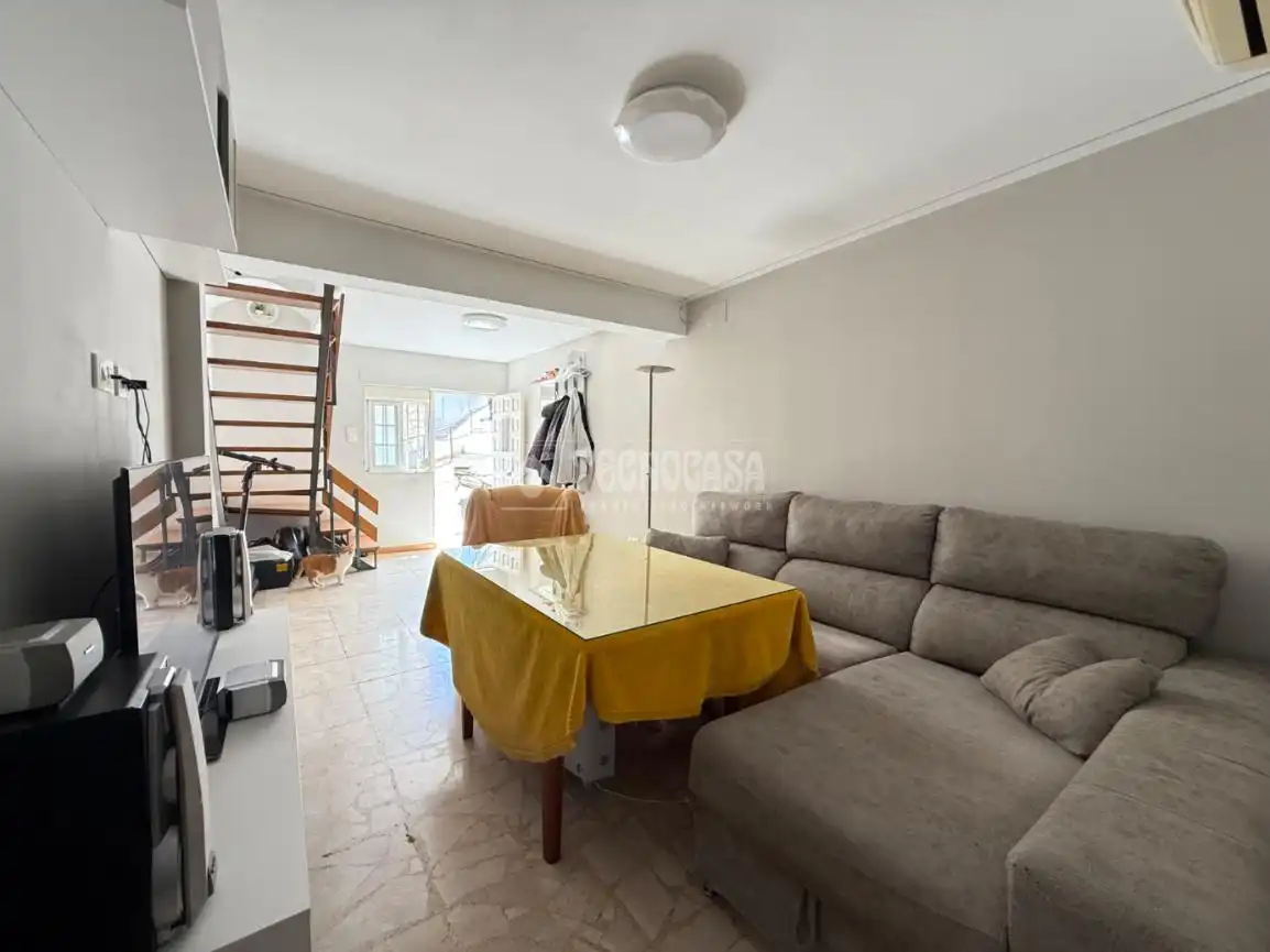 Sala d'estar de Casa adosada en venda en Jaén amb Terrassa