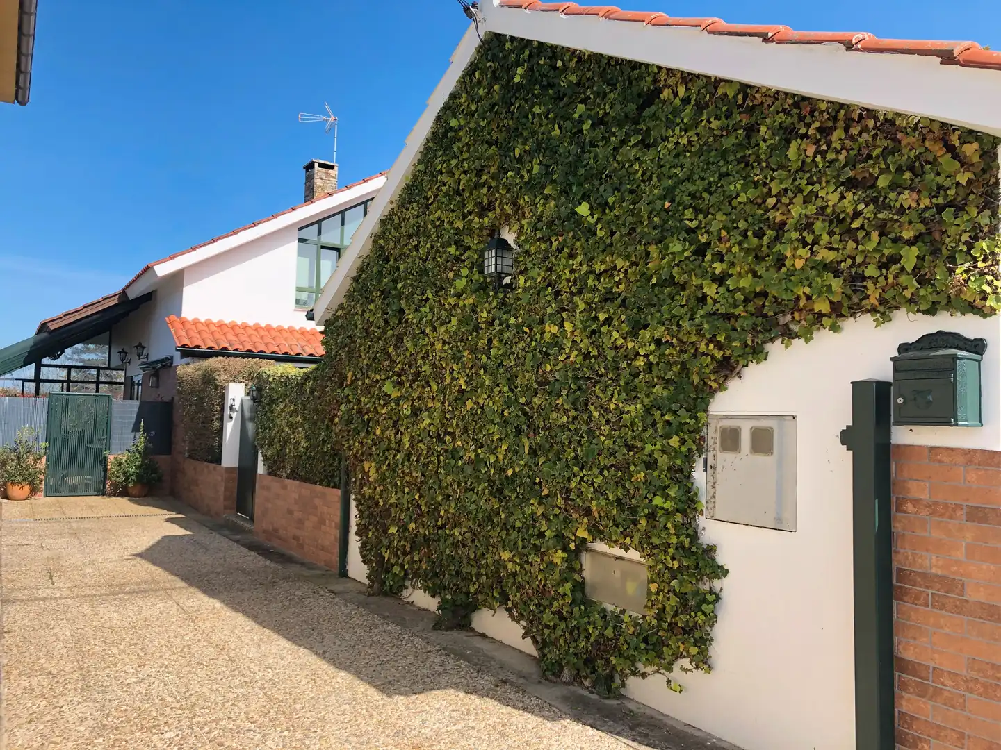 Außenansicht von Haus oder Chalet zum Verkauf in Oleiros mit Privatgarten, Parkett und Terrasse