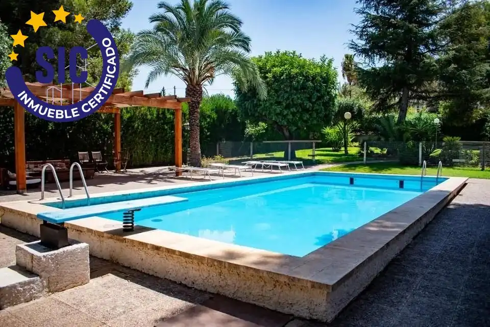 Xalet amb piscina en venda a Calle Los Patos