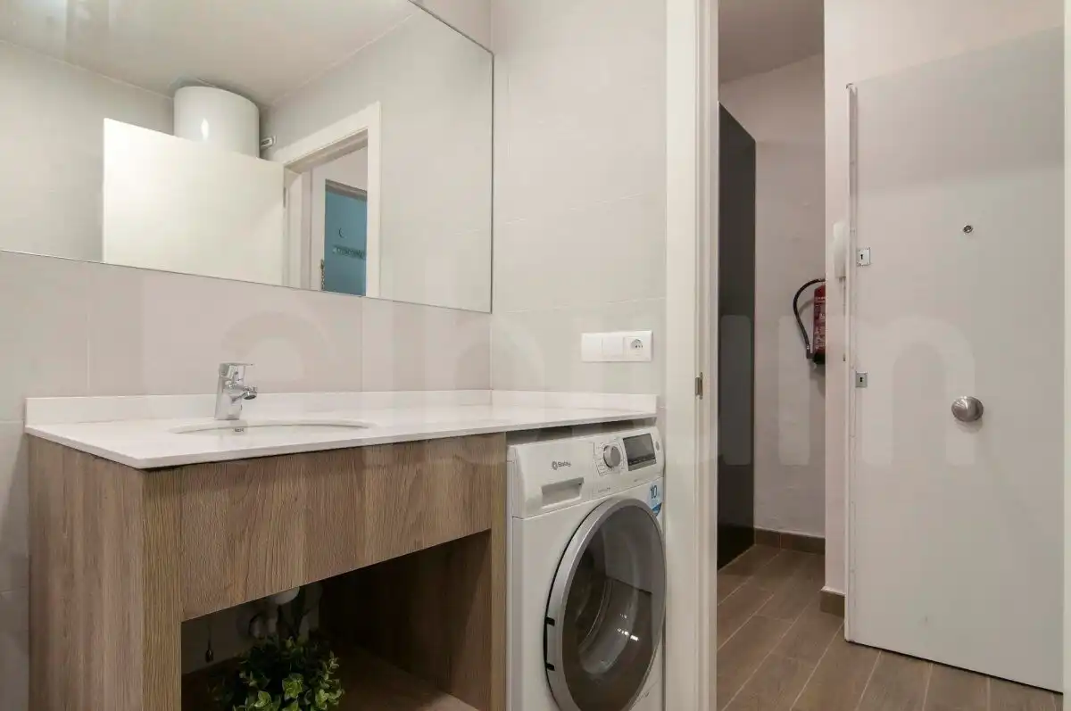 Baño de Estudio de alquiler en Barcelona con Aire acondicionado, Calefacción y Amueblado