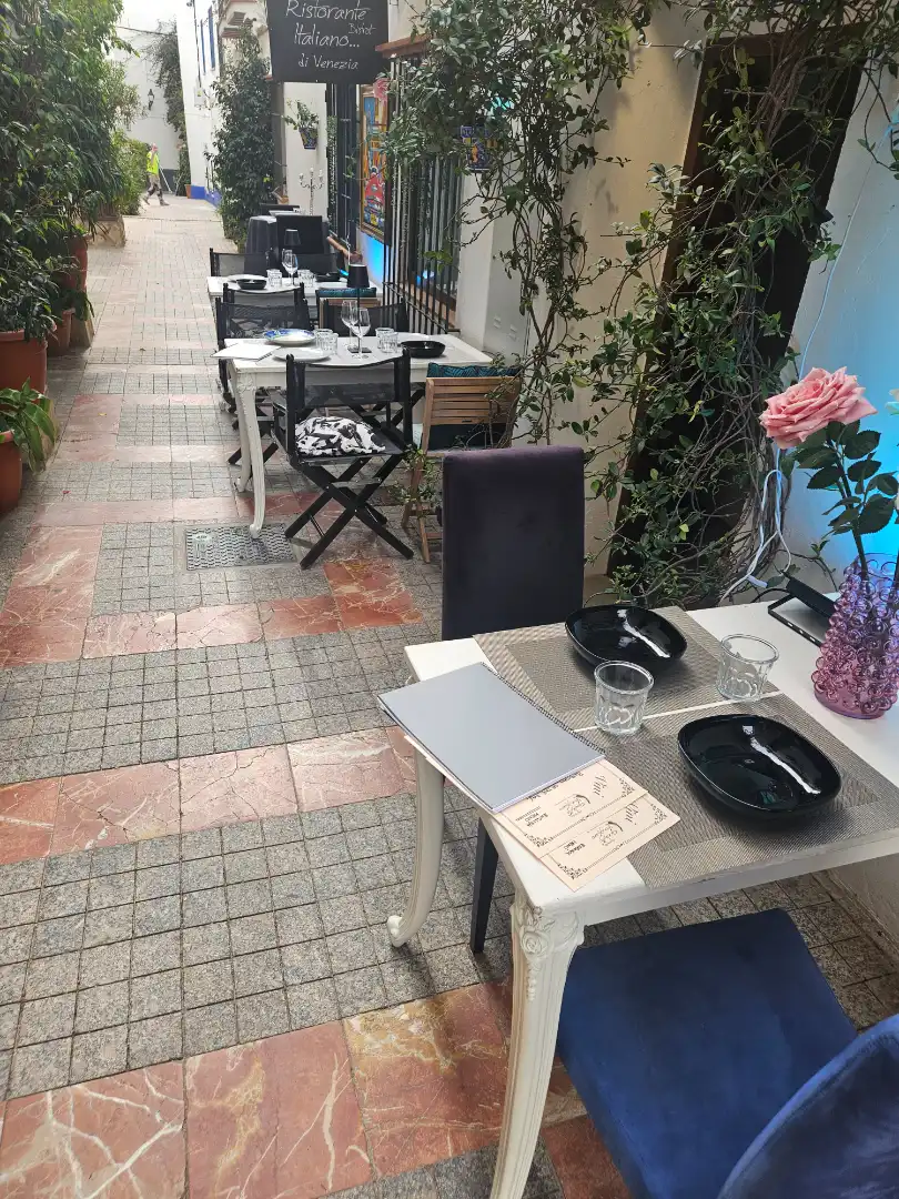 Geschaftsraum zur ubertragung in Marbella mit Klimaanlage, Terrasse und Möbliert