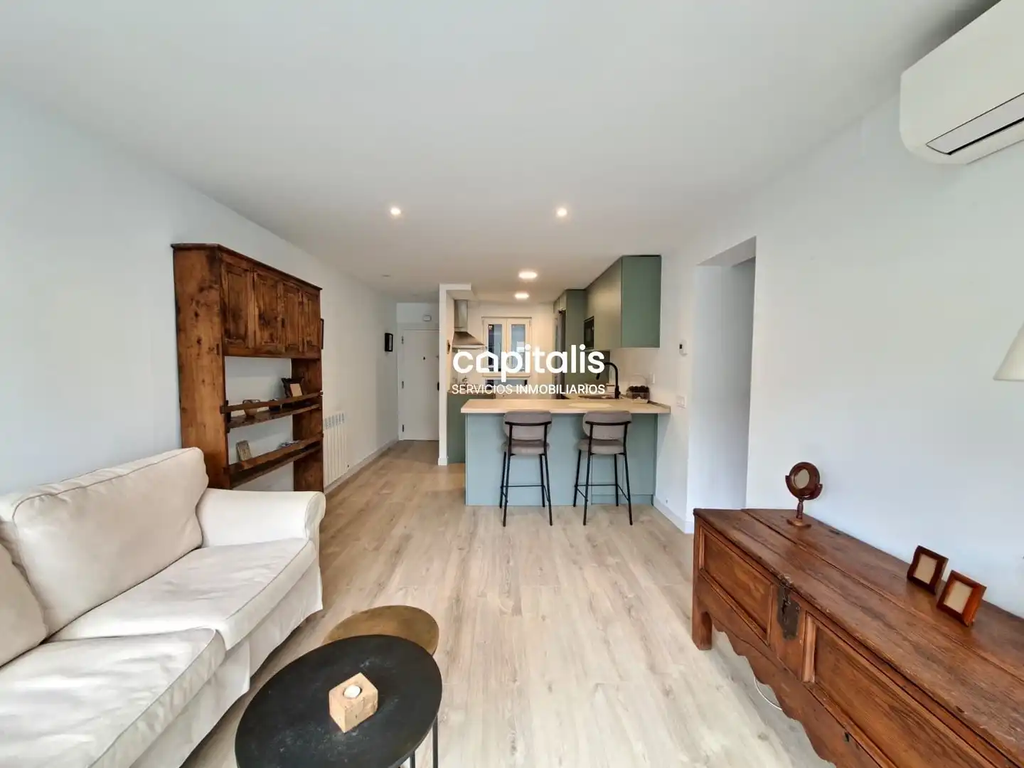 Living room of Flat for rent in Madrid  with Air Conditioner, Heating and Furnished