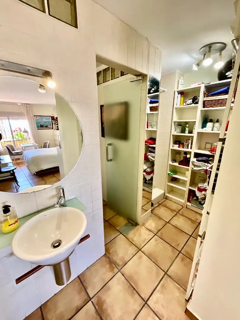 Badezimmer von Wohnung zum Verkauf in Alicante / Alacant mit Klimaanlage und Terrasse