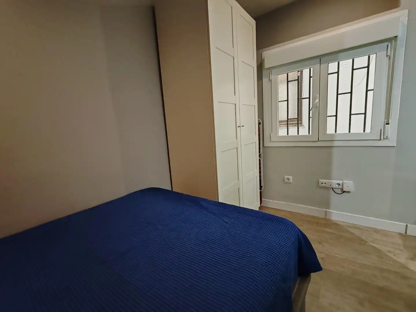 Habitación de Piso en venta en Madrid con Amueblado, Lavadora y Microondas