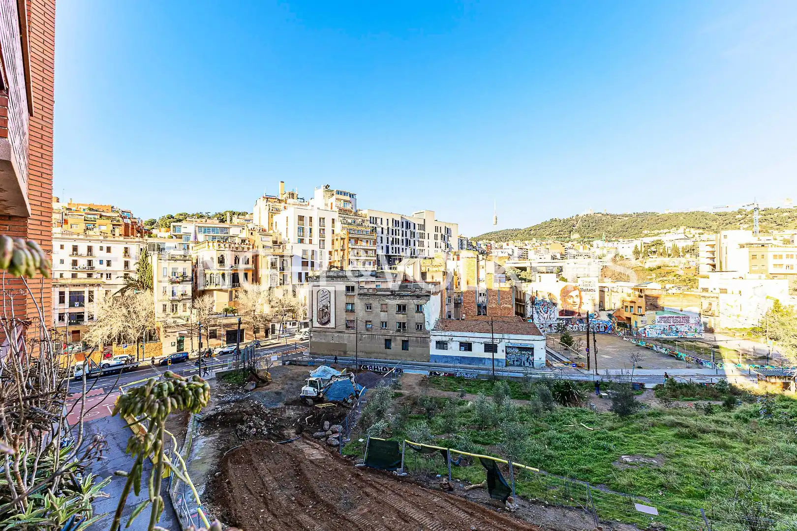 Vista exterior de Piso en venta en Barcelona con Calefacción, Piscina y Balcón