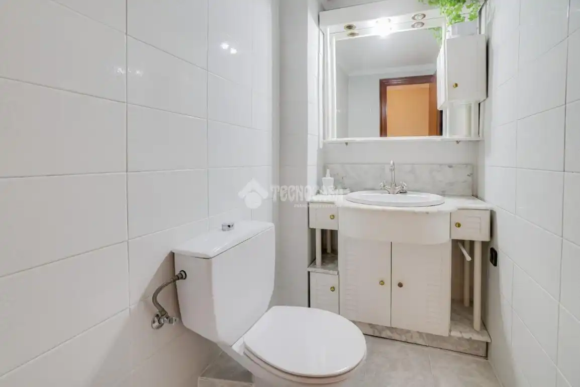 Baño de Piso en venta en Montcada i Reixac con Balcón