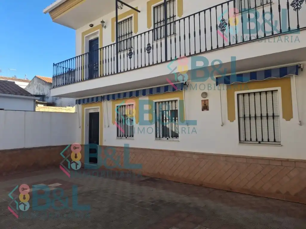 Vista exterior de Pis en venda en Rosal de la Frontera amb Terrassa