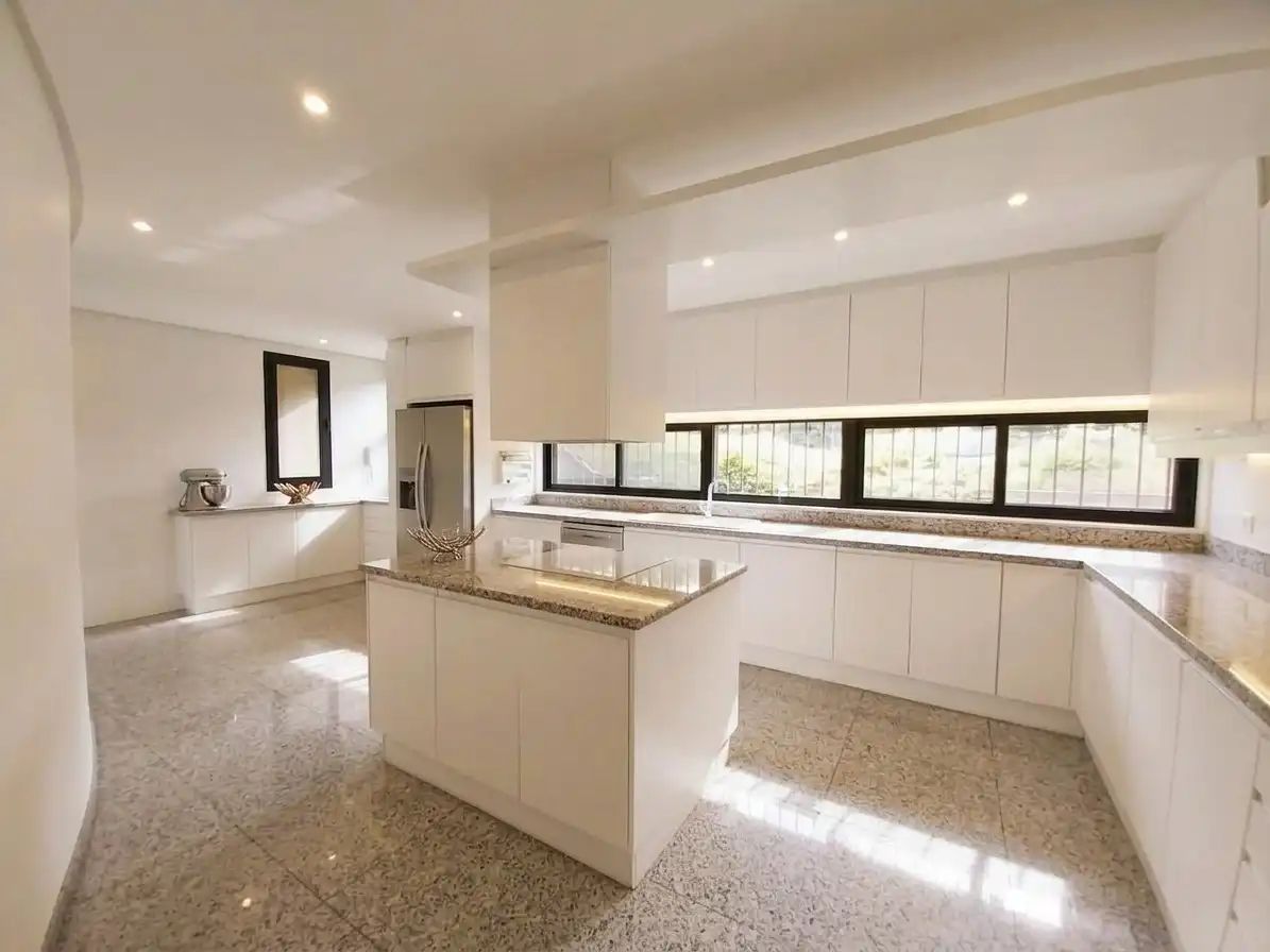 Cocina de Casa o chalet en venta en Pozuelo de Alarcón con Aire acondicionado, Calefacción y Jardín privado