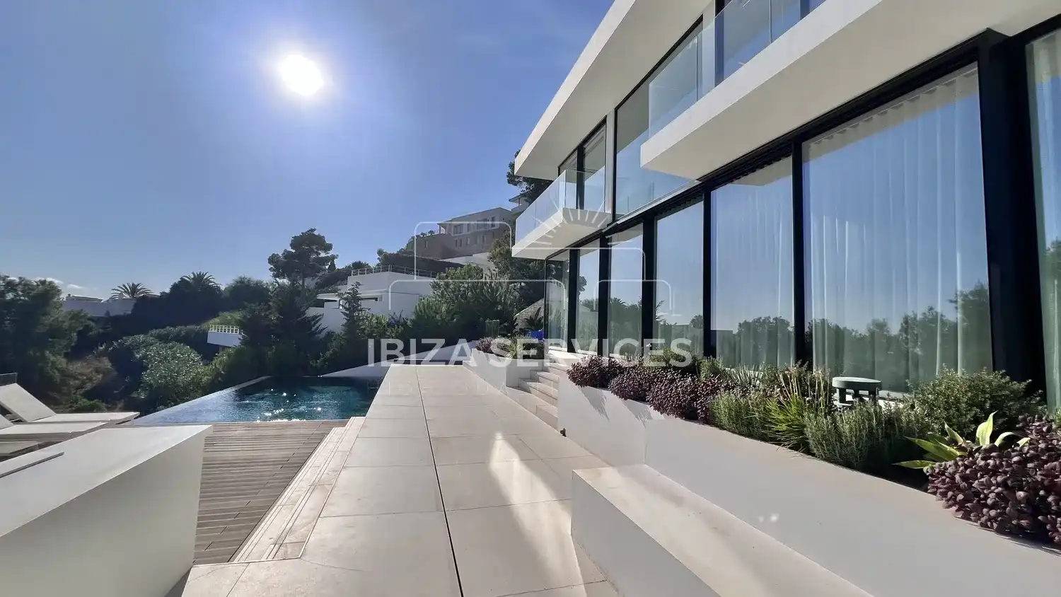 Vista exterior de Casa o xalet en venda en Santa Eulària des Riu amb Aire condicionat, Jardí privat i Piscina