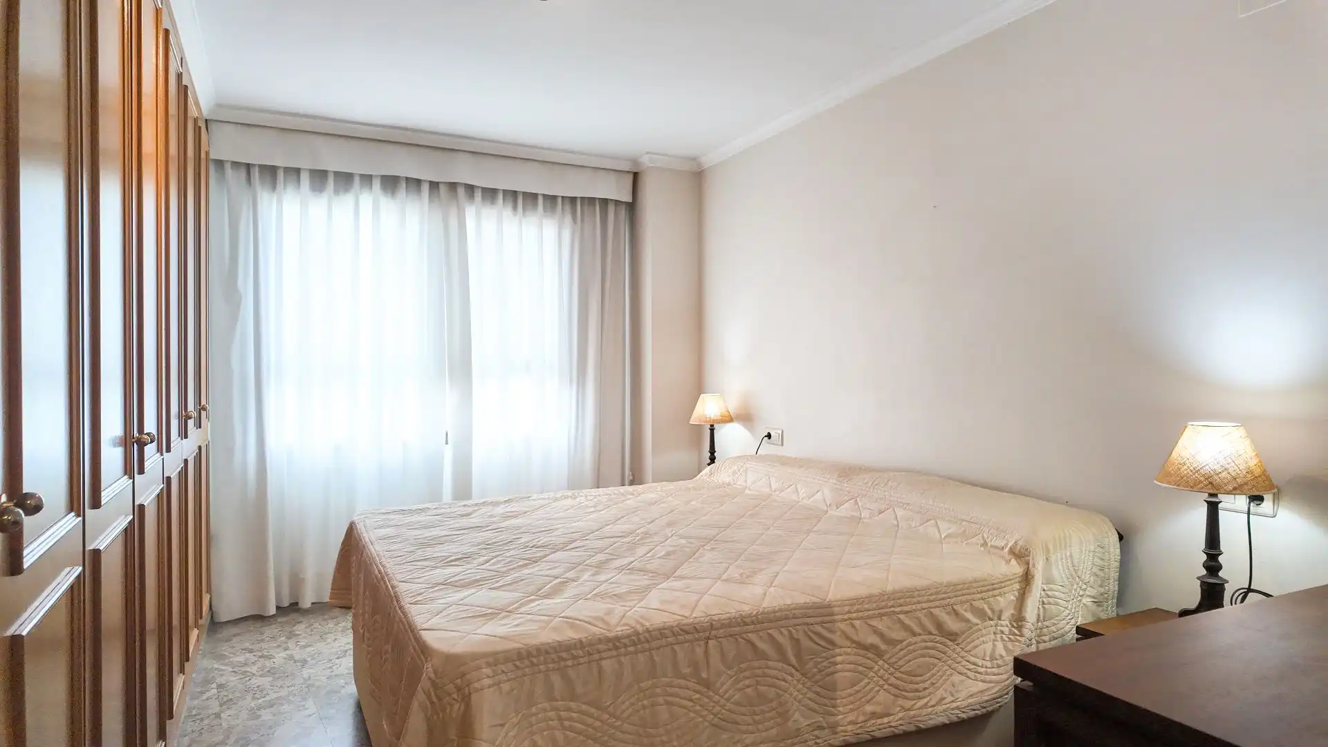 Bedroom of Flat for rent in Valencia  with Air Conditioner, Heating and Terrace