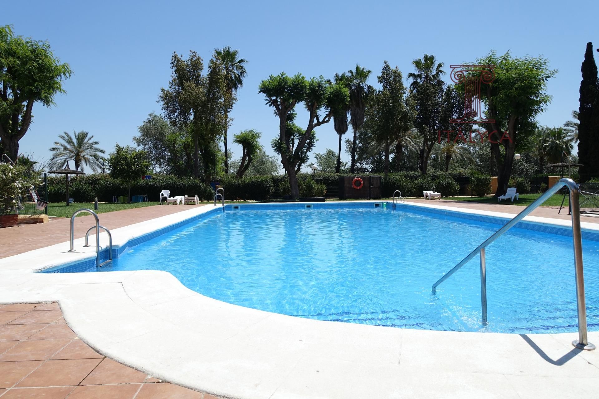 Swimming pool of Single-family semi-detached for sale in San Juan de Aznalfarache  with Air Conditioner, Heating and Private garden