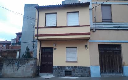 Vista exterior de Casa o xalet en venda en Astorga amb Terrassa