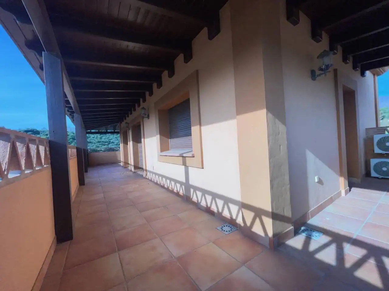 Terrassa de Finca rústica en venda en Estepona amb Aire condicionat, Calefacció i Jardí privat