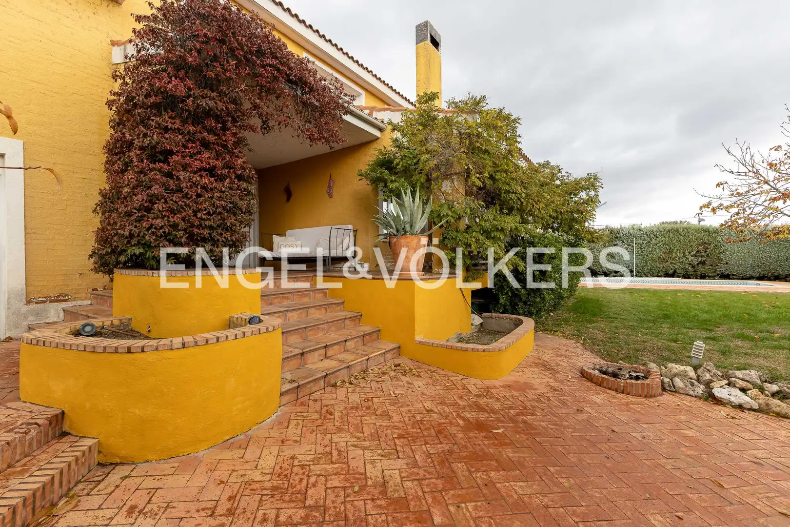 Vista exterior de Casa o xalet en venda en Boadilla del Monte amb Calefacció, Jardí privat i Piscina