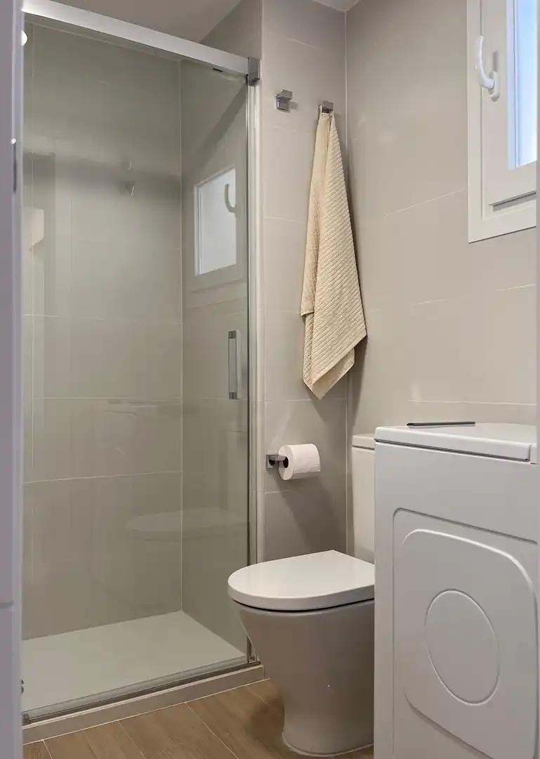 Baño de Apartamento de alquiler en Málaga con Jardín privado, Terraza y Amueblado