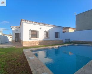 Piscina de Casa o xalet en venda en Chiclana de la Frontera amb Jardí privat i Piscina comunitària