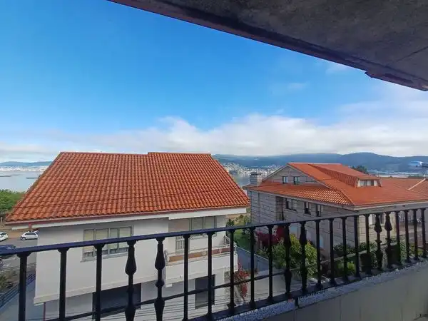 Vista exterior de Pis en venda en Redondela amb Calefacció, Terrassa i Traster