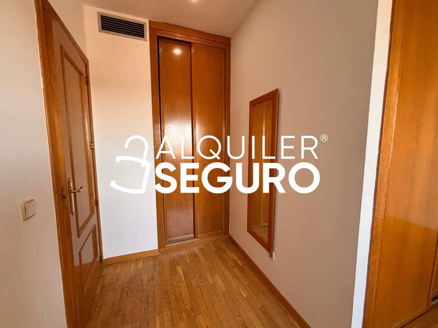 Bedroom of Flat for rent in Madrid  with Air Conditioner and Heating