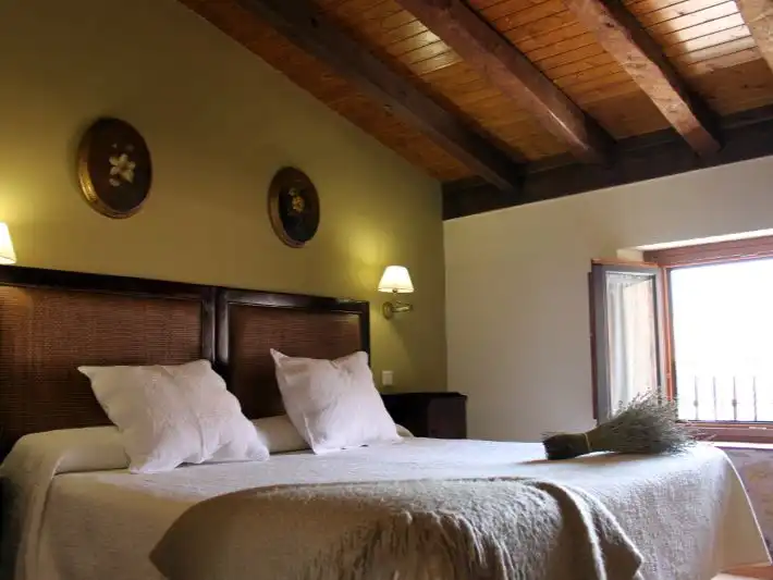 Schlafzimmer von Geschaftsraum zur Miete in Sigüenza mit Klimaanlage, Heizung und Möbliert