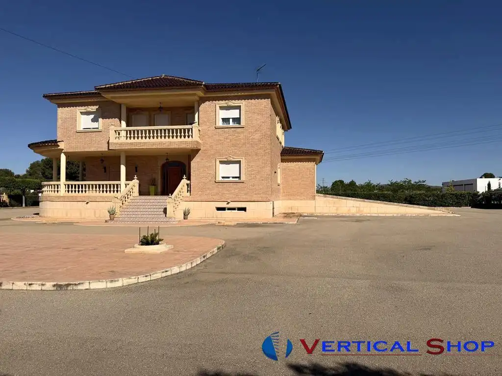 Vista exterior de Casa o xalet en venda en Yecla amb Aire condicionat i Calefacció