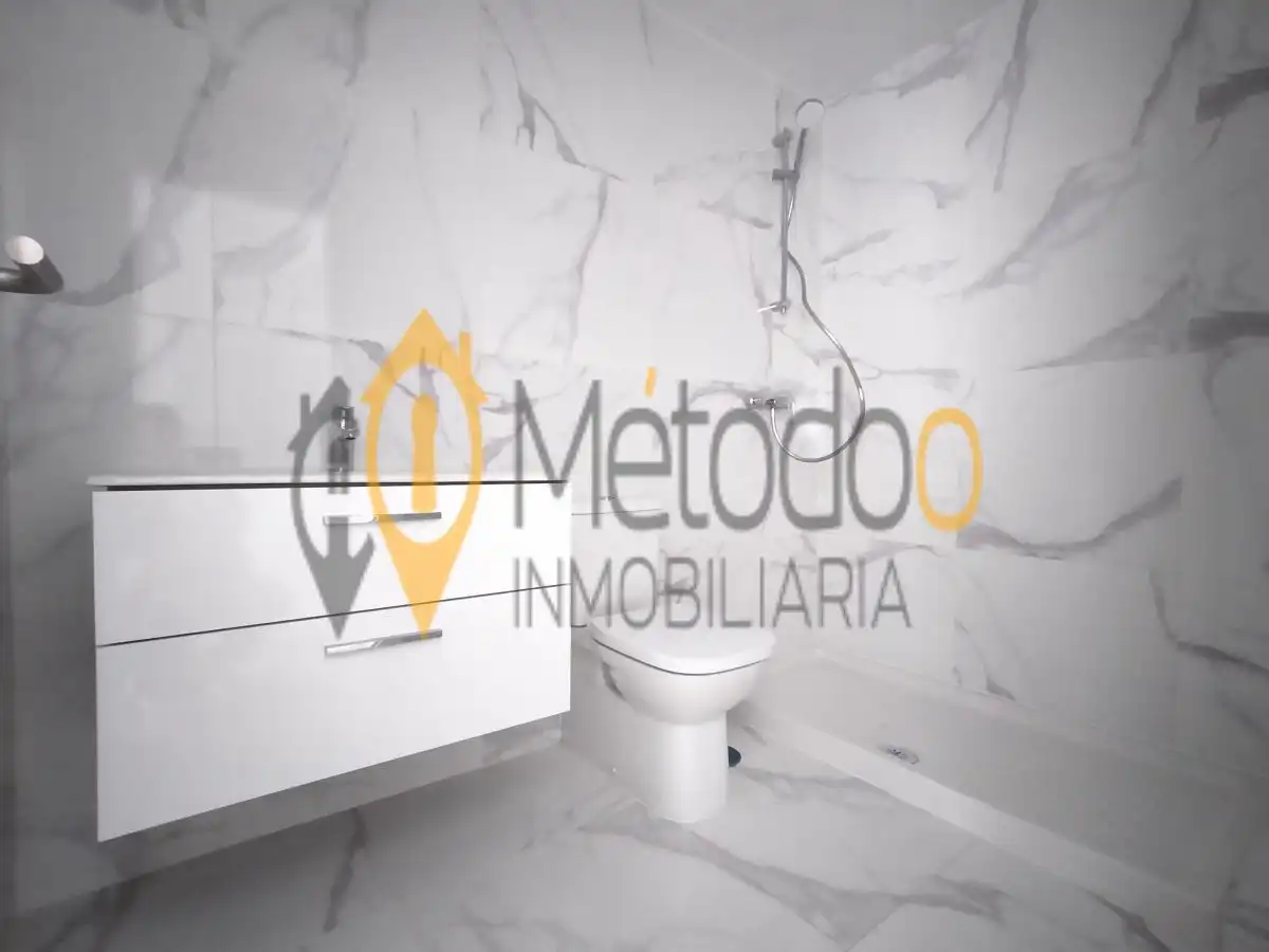 Baño de Piso de alquiler en Sevilla con Aire acondicionado, Calefacción y Parquet