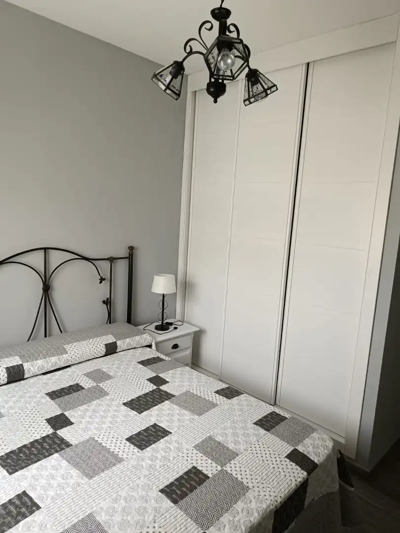 Dormitori de Casa adosada de lloguer en Cáceres amb Calefacció, Terrassa i Traster
