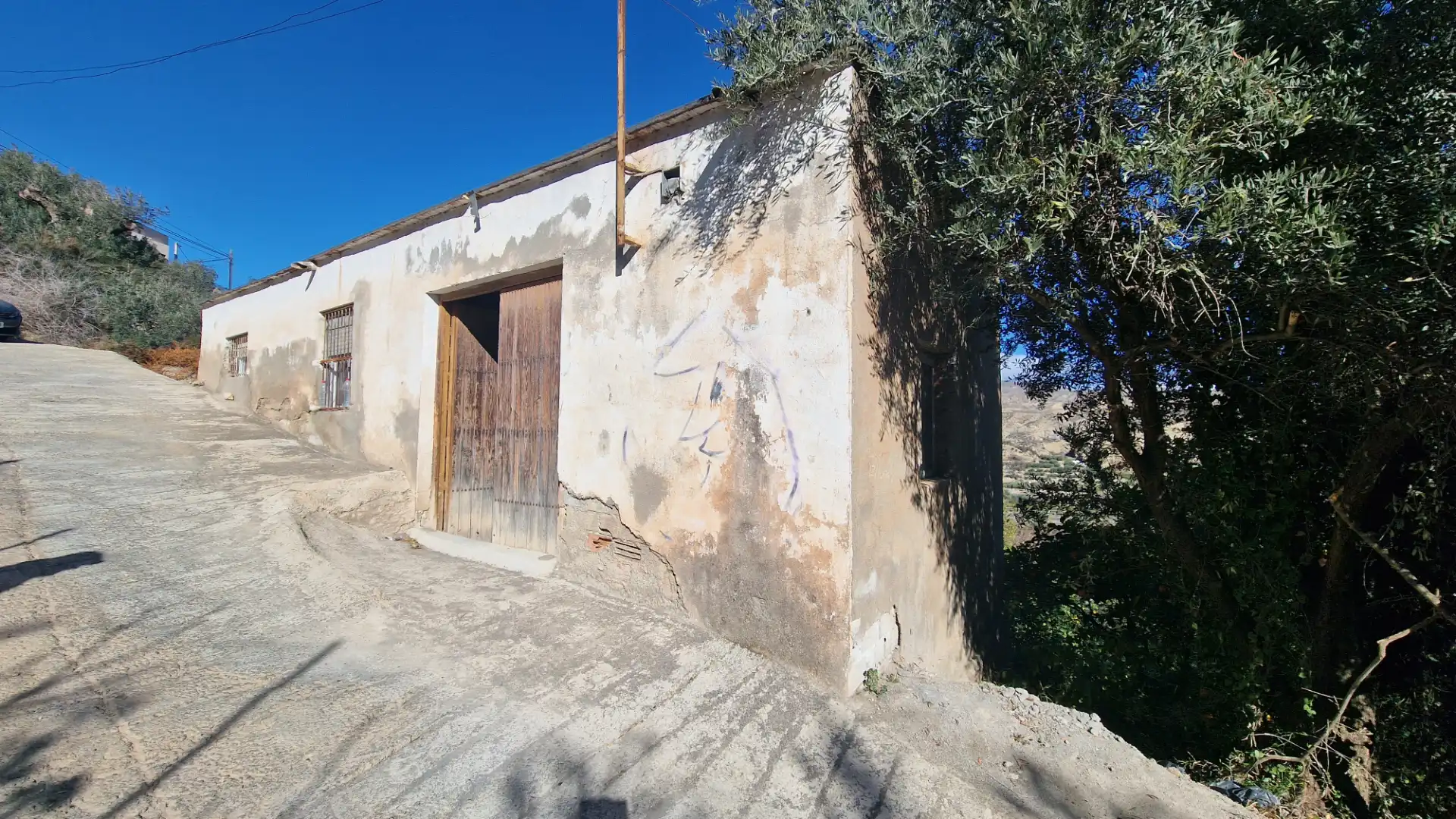 Vista exterior de Finca rústica en venda en Instinción amb Aire condicionat, Jardí privat i Traster