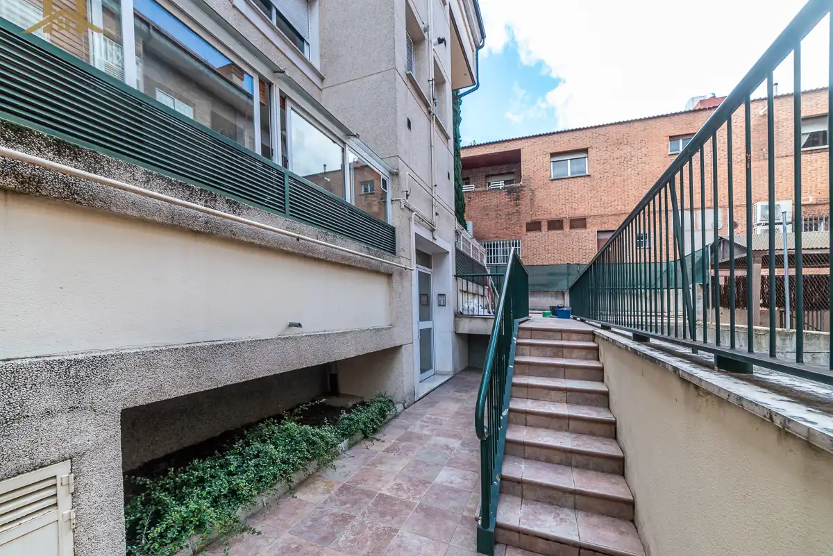 Vista exterior de Pis en venda en Villanueva del Pardillo amb Calefacció, Jardí privat i Parquet