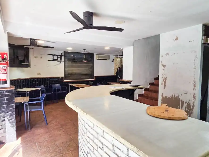 Commercial properties for sale in Barcelona  with Air Conditioner and Heating