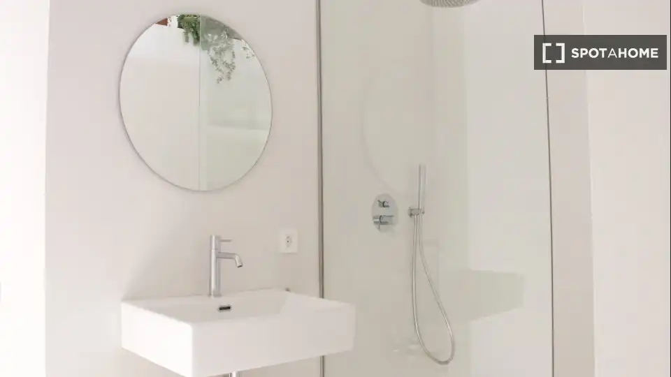 Bathroom of Flat for rent in Aldaia  with Air Conditioner, Heating and Furnished