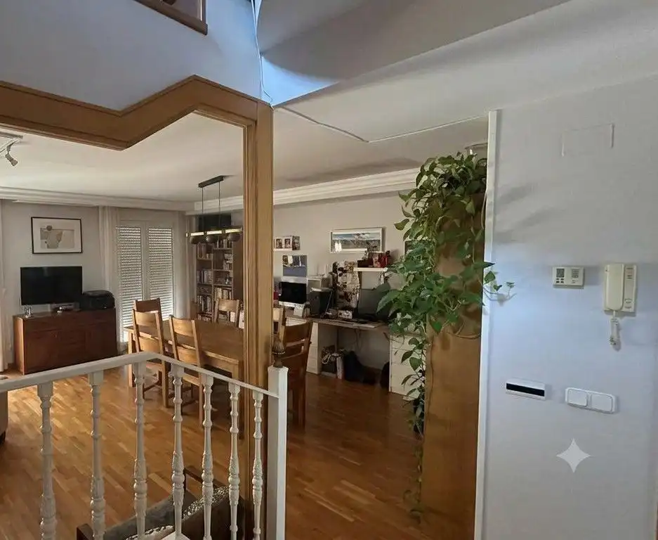 Menjador de Dúplex en venda en Villamediana de Iregua amb Calefacció, Parquet i Terrassa