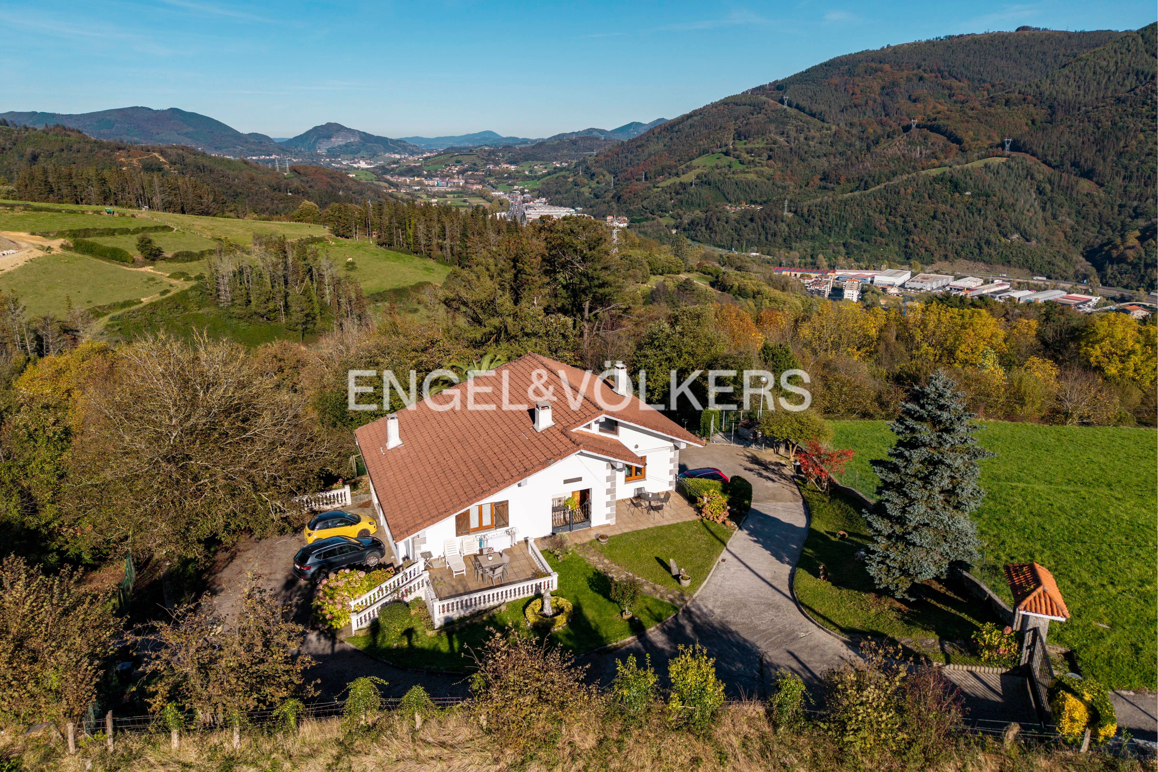 Vista exterior de Casa adosada en venta en Hernialde con Calefacción, Jardín privado y Terraza