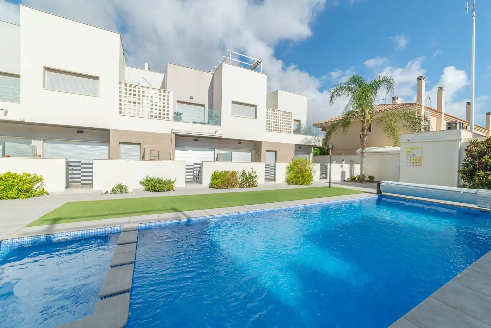 Piscina de Casa adosada en venda en San Javier amb Aire condicionat, Jardí privat i Terrassa