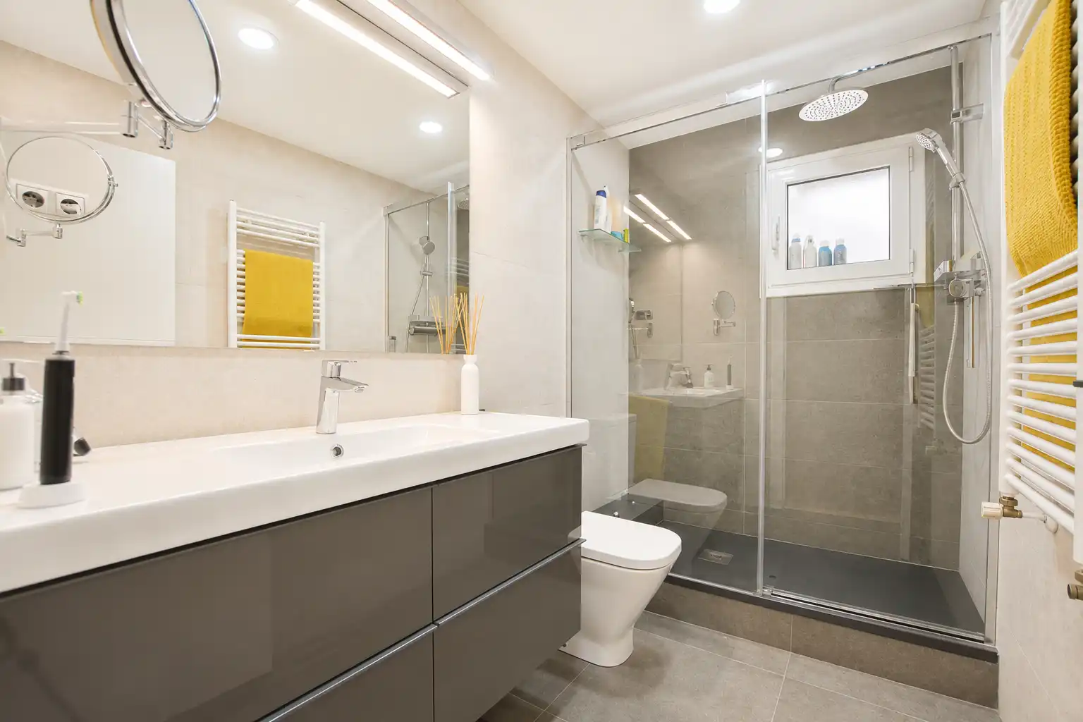 Baño de Piso en venta en Santa Coloma de Gramenet con Aire acondicionado, Calefacción y Terraza