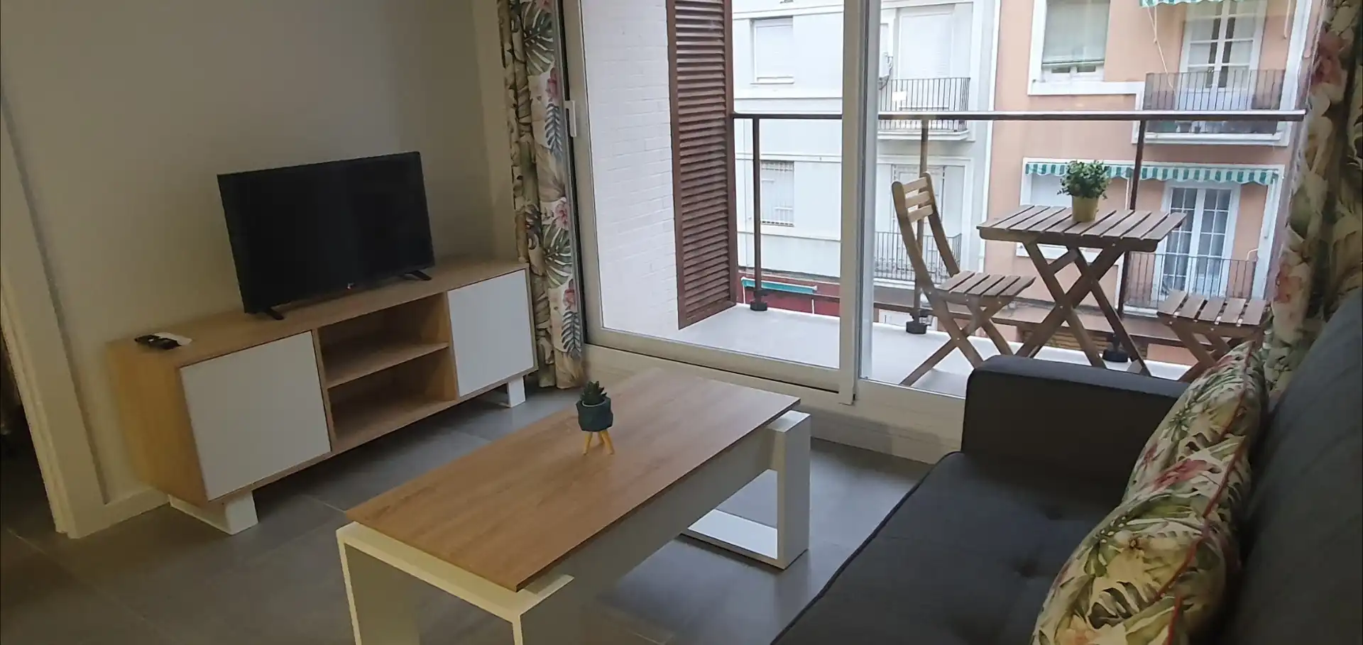 Living room of Flat for rent in  Valencia Capital  with Balcony