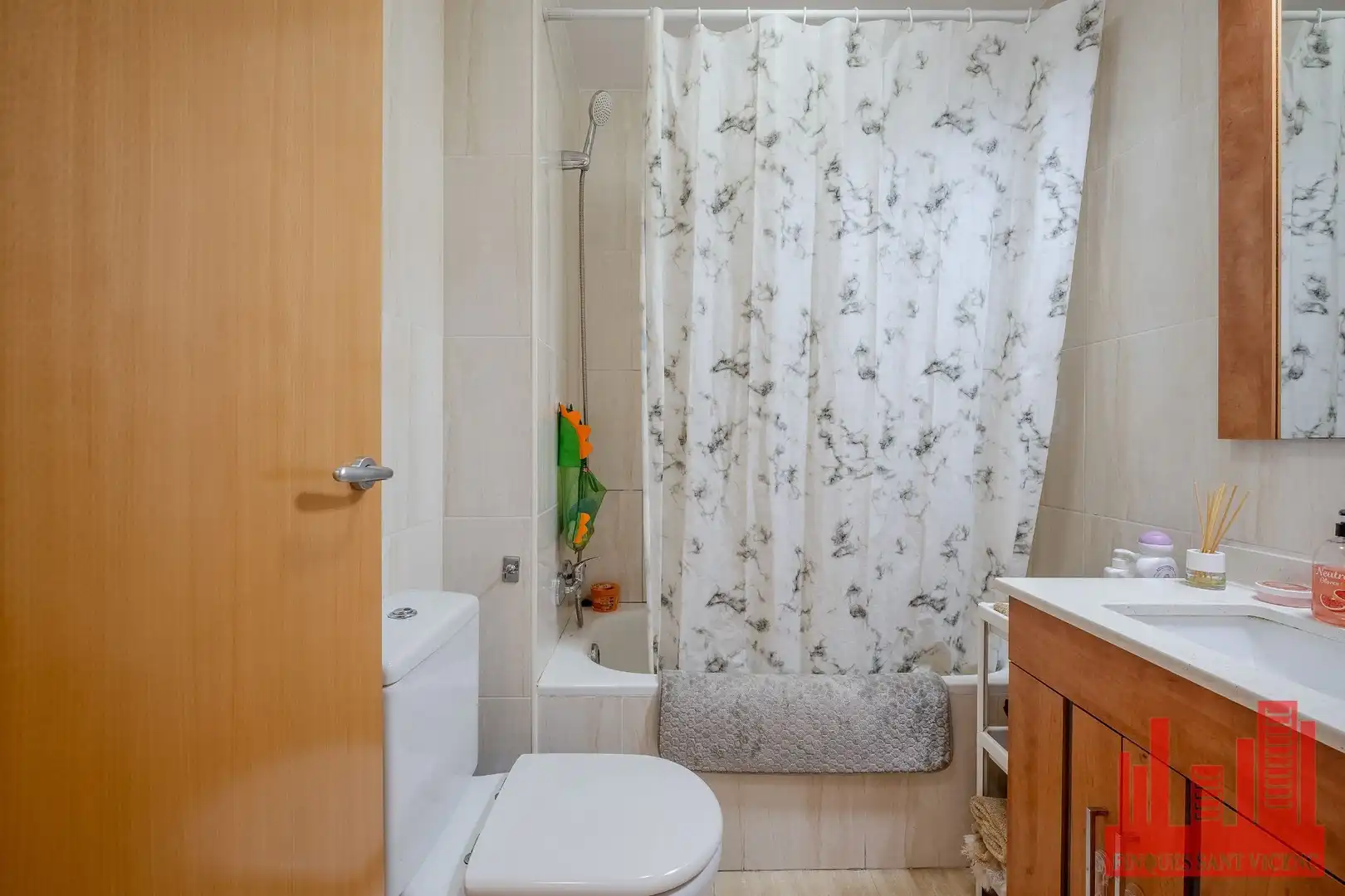 Bathroom of Flat for sale in Sant Vicenç Dels Horts  with Air Conditioner and Heating