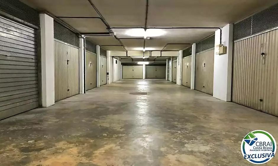 Aparcament de Garatge en venda en Roses