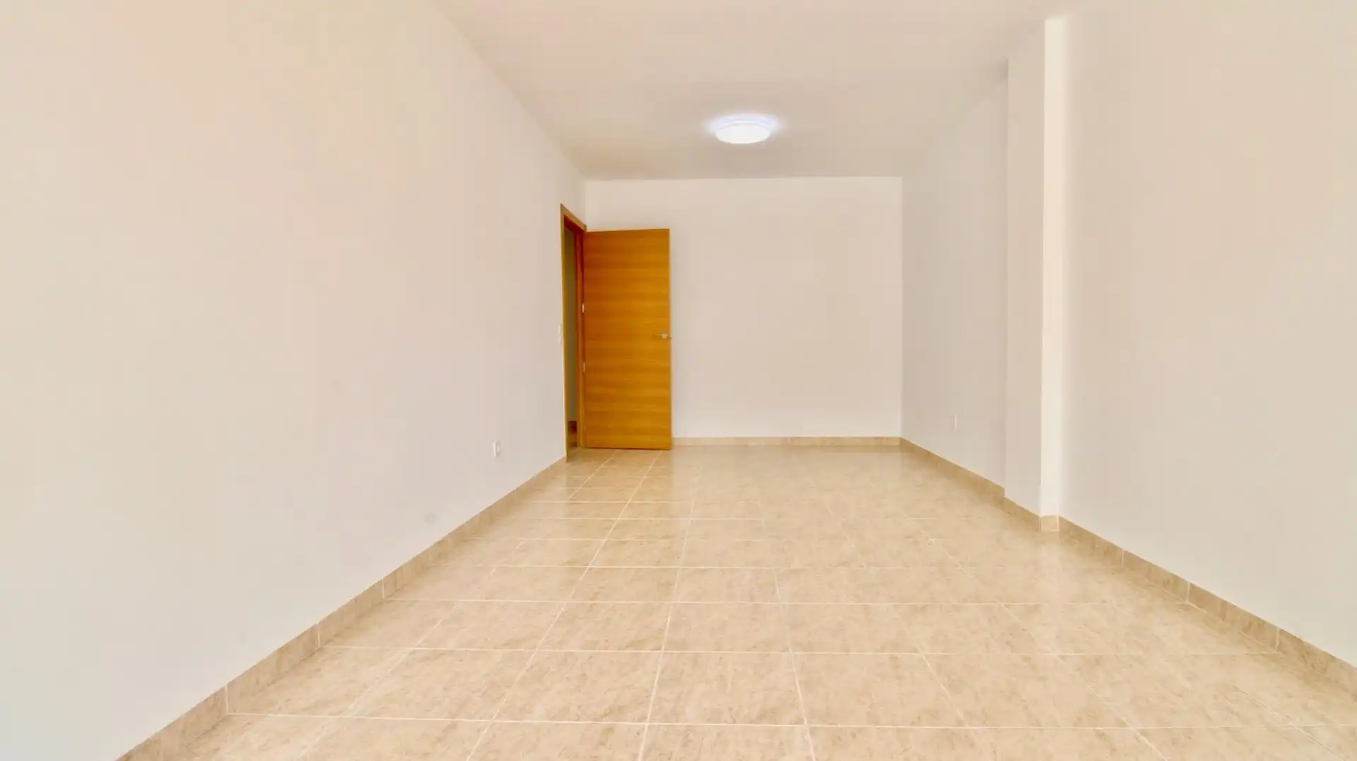 Piso en venta en Roquetas de Mar con Jardín privado, Terraza y Piscina comunitaria