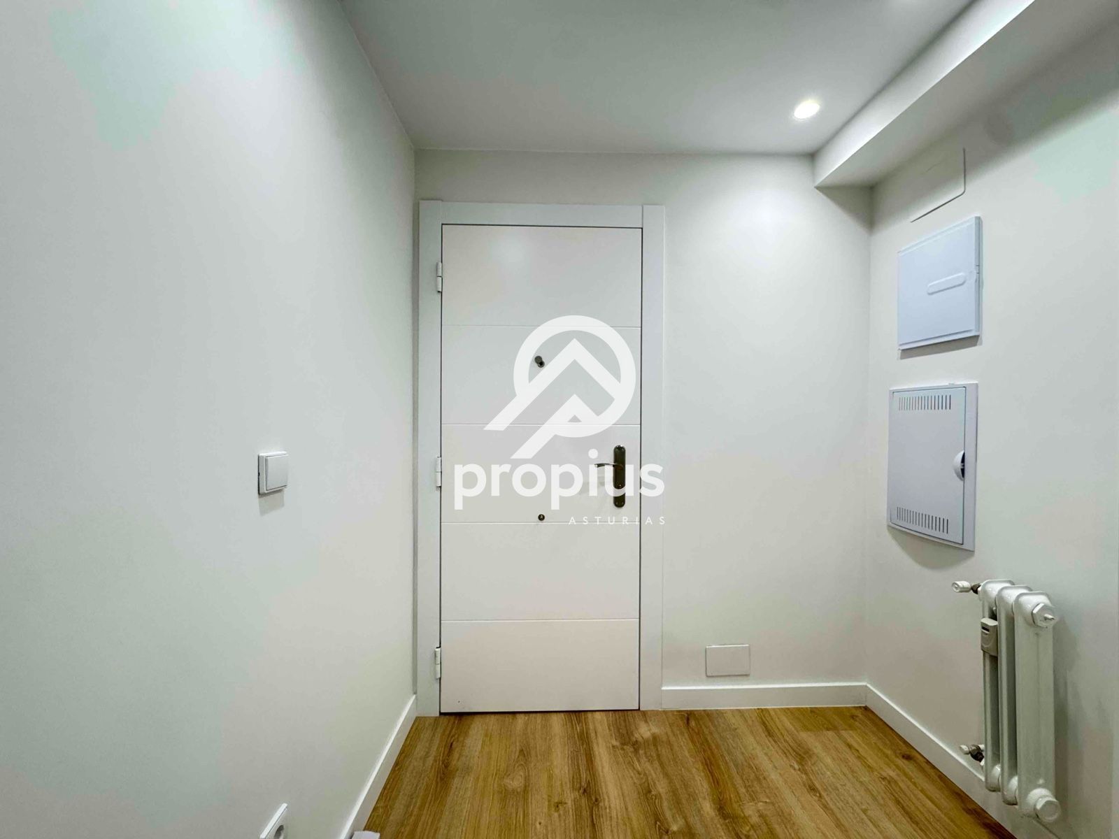 Flat for sale in Adosinda, Barrio del Centro, Centro