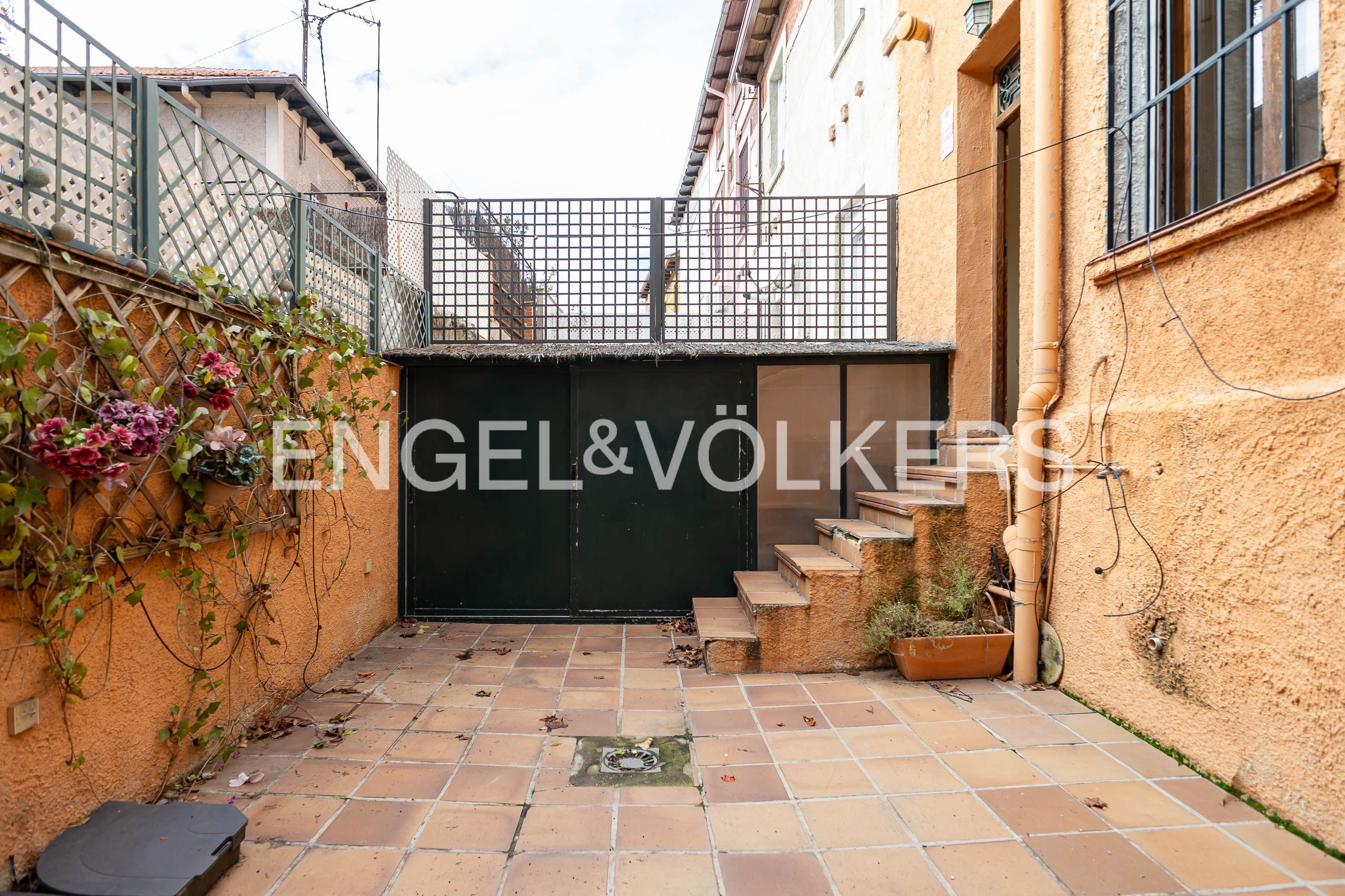 Terraza de Casa adosada en venta en  Madrid Capital con Aire acondicionado, Calefacción y Jardín privado