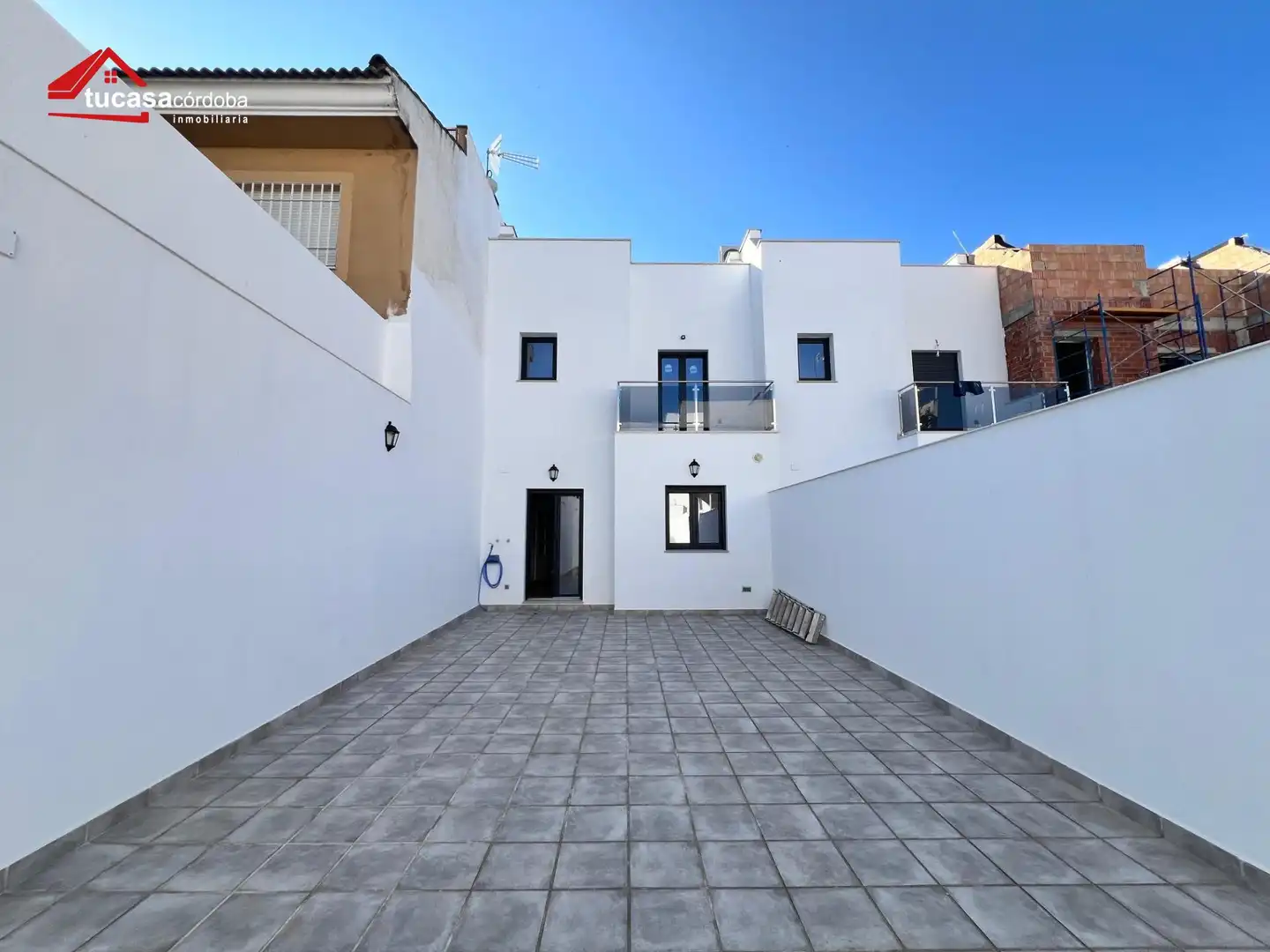 Vista exterior de Casa adosada en venda en Córdoba amb Aire condicionat, Calefacció i Terrassa