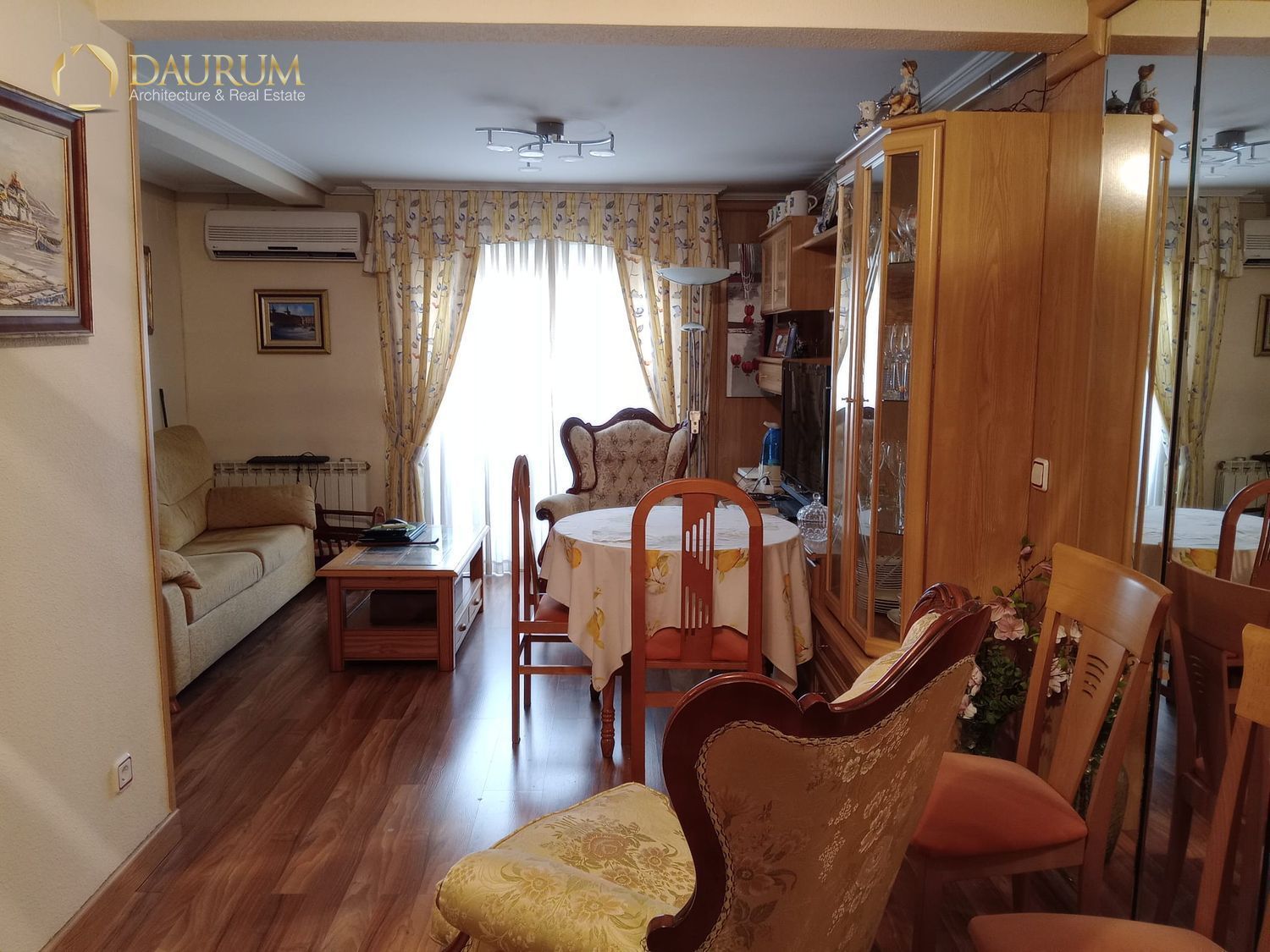 Living room of Flat for sale in  Madrid Capital  with Air Conditioner, Heating and Terrace